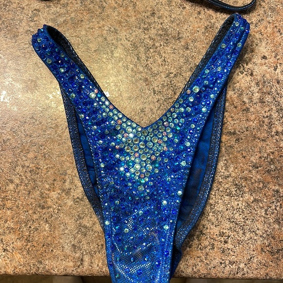 Handmade Blue Fitness Suit - Picture 2 of 9